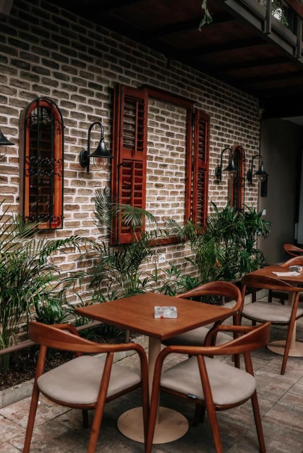 Bed Station Hostel & Bar Shkodër Extérieur photo