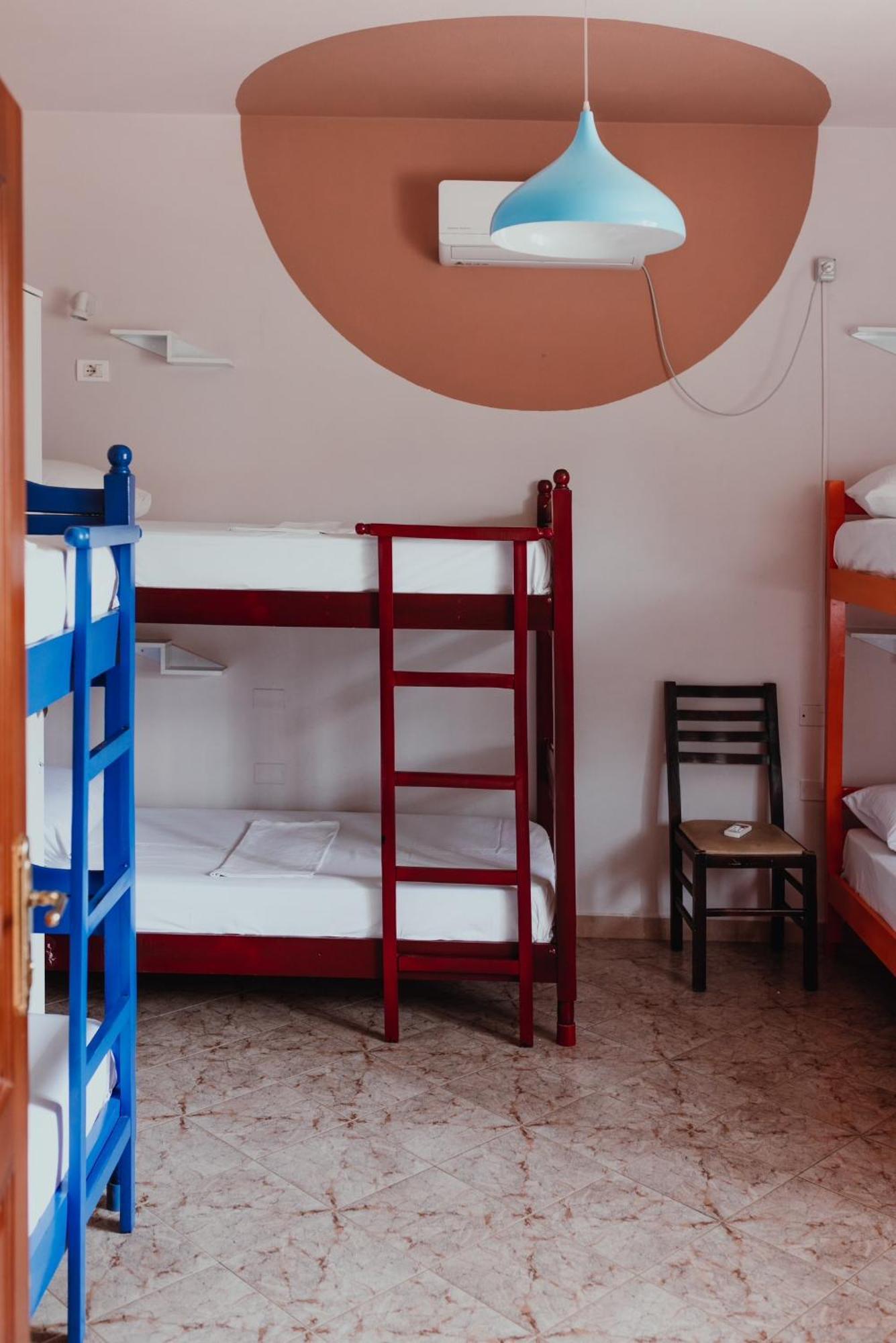 Bed Station Hostel & Bar Shkodër Extérieur photo