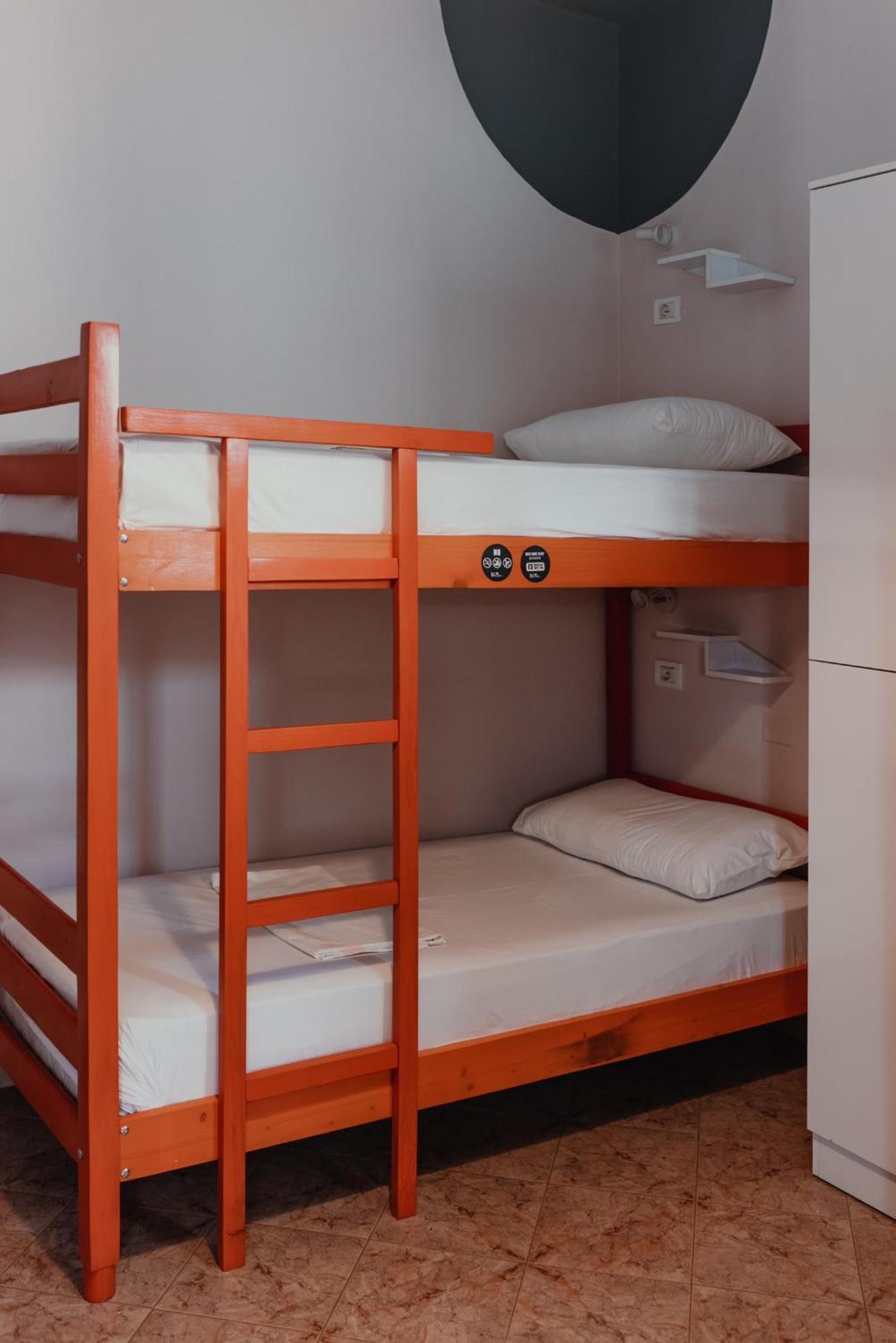Bed Station Hostel & Bar Shkodër Extérieur photo