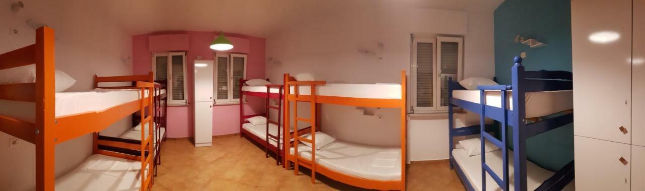 Bed Station Hostel & Bar Shkodër Extérieur photo